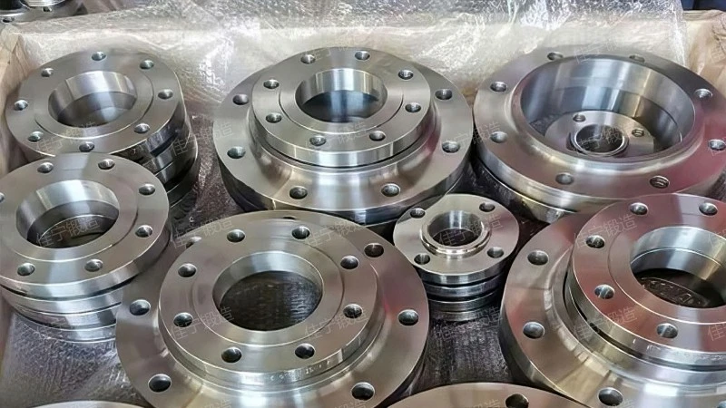 Air duct with flange